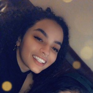 Meet your Posher, Iris